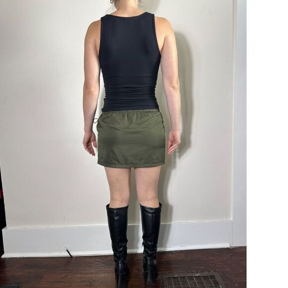 Edikted Green Cargo Mini Skirt Size Medium - Picture 3 of 9